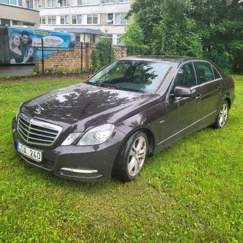 Mercedes-Benz E200 CGI lengvasis automobilis