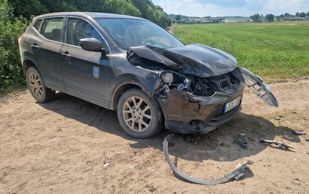 Parduodamas 2015 m. NISSAN QASHQAI automobilis su padangomis