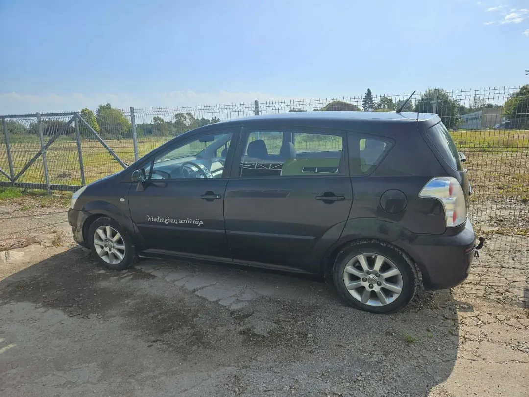 Parduodamas 2009 m. TOYOTA COROLLA VERSO lengvasis automobilis