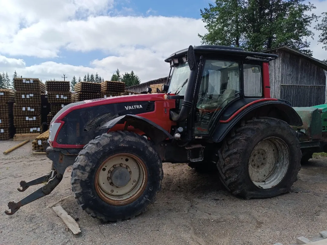 Parduodamas traktorius Valtra T133H