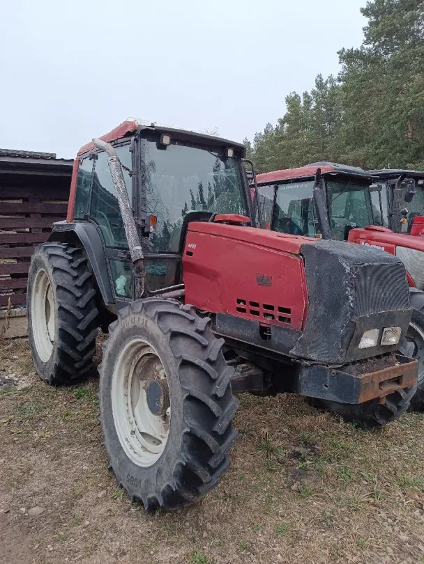 Parduodamas traktorius VALTRA, 2004 m., labai blogos būklės