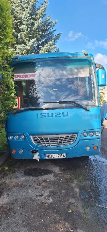 Parduodamas Isuzu Turquoise autobusas, techniškai susidėvėjęs