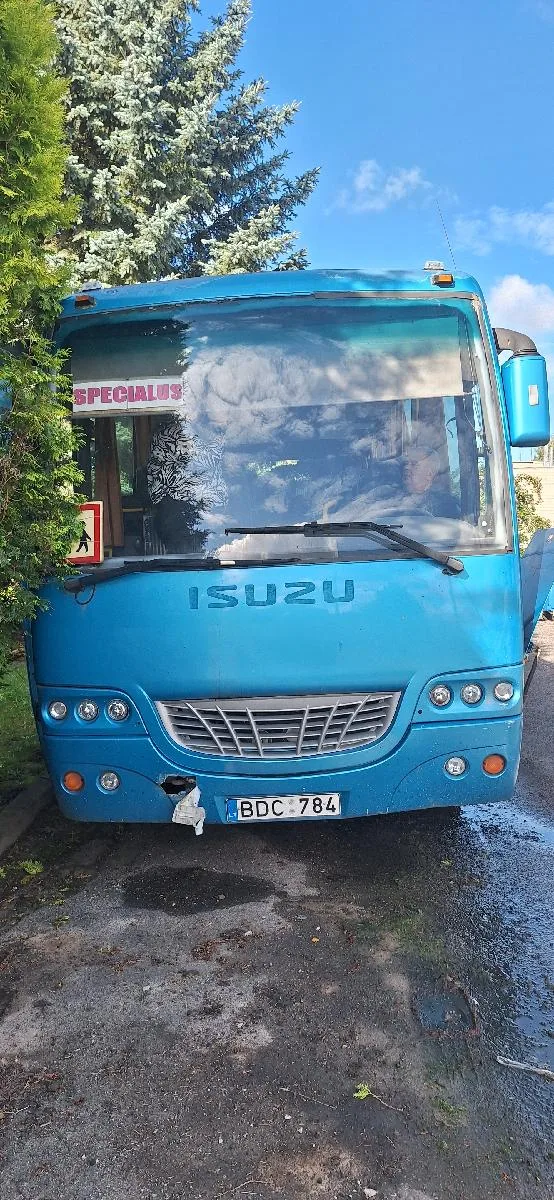 Parduodamas Isuzu Turquoise autobusas, techniškai susidėvėjęs
