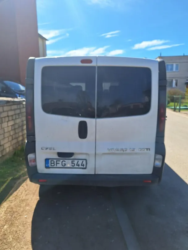OPEL Vivaro dyzelinis automobilis, su variklio ir kėbulo defektais