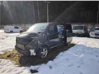 Parduodamas po eismo įvykio apgadintas VW Multivan, 2014 m.