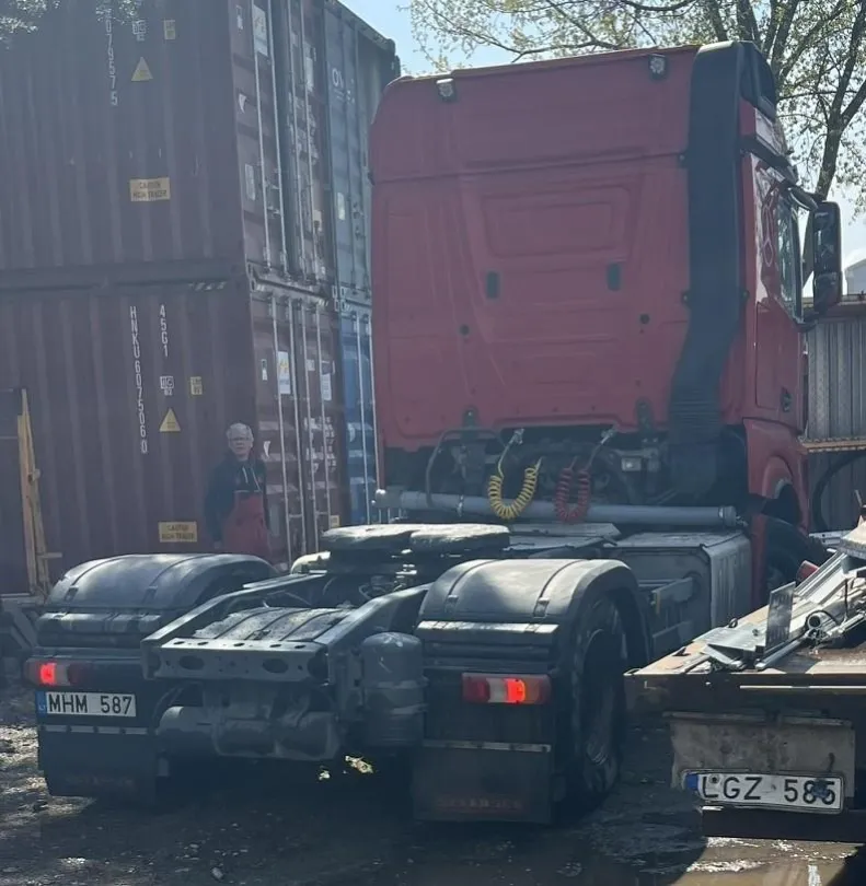 Parduodamas balninis vilkikas Mercedes-Benz Actros