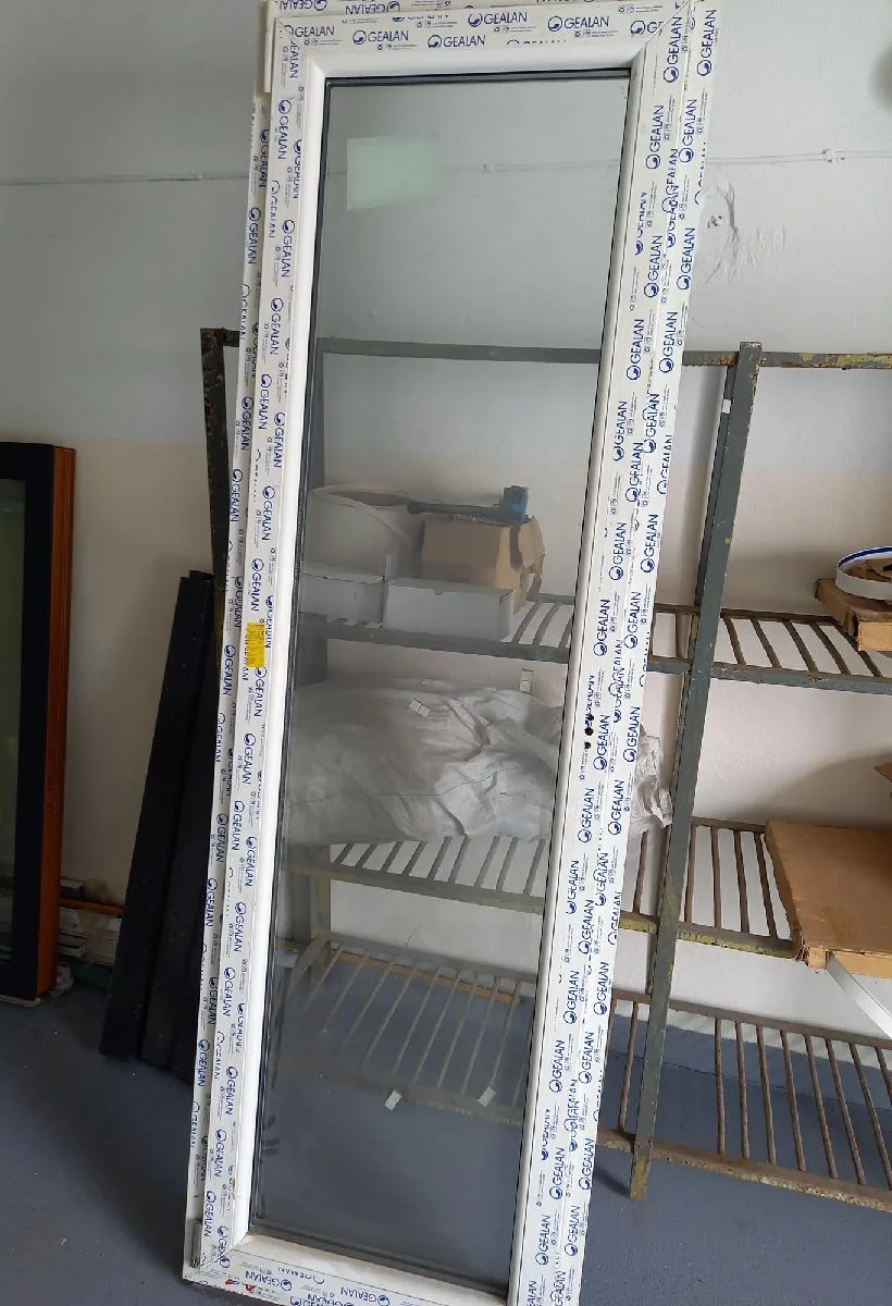 Kilnojamasis turtas: PVC langai, metalinės durys, pastoliai ir kėdės
