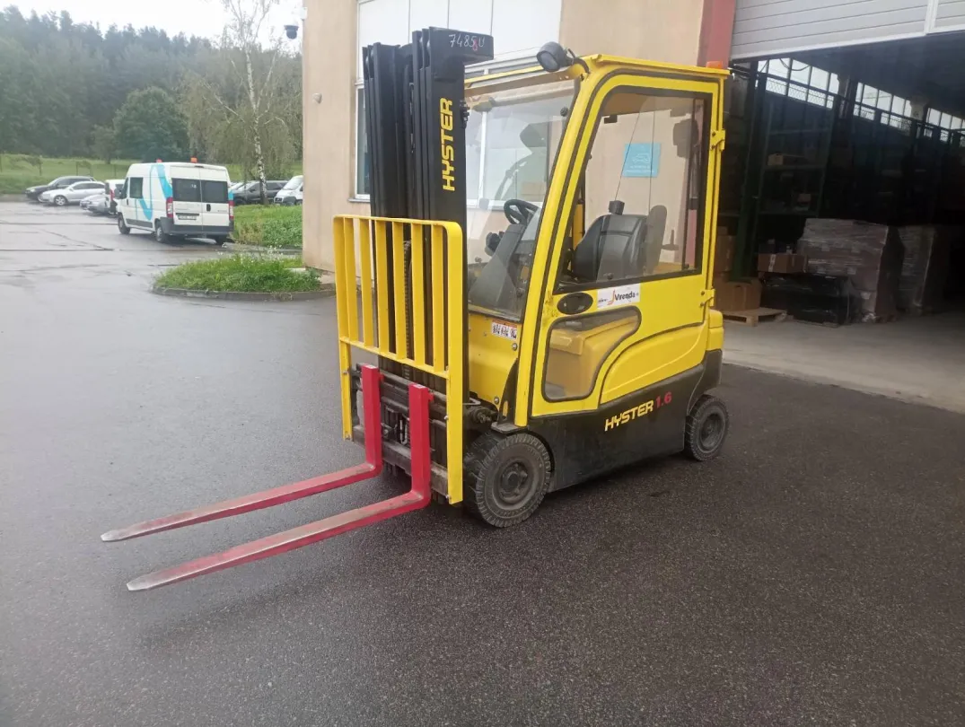 Parduodamas elektrinis krautuvas HYSTER J1.6XN su šakėmis